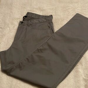 Used men’s mountain hardware pants baggy
